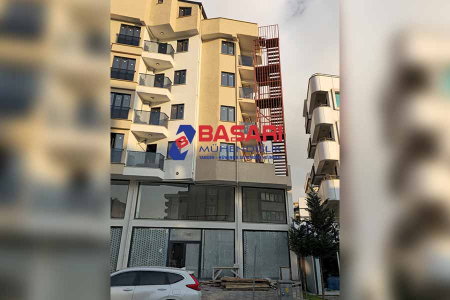 Çelik ve Betonarme Yangın Merdiveninin Yapısal Güç Karşılaştırması - Başarı Yangın