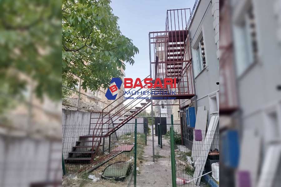 İşyerlerinde Yangın Merdiveni Standartlarına Nasıl Uyulur? - Başarı Yangın