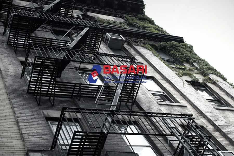 Yangın Merdivenleri Acil Durumlarda Sakinleri Nasıl Korur? - Başarı Yangın