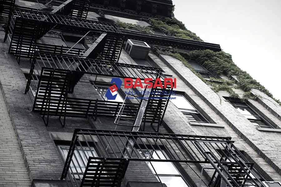 Yangın Merdivenleri Acil Durumlarda Sakinleri Nasıl Korur? - Başarı Yangın