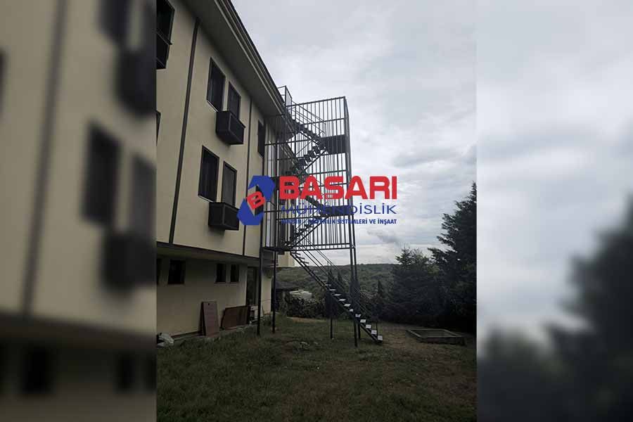 Yangın Merdiveni Kullanımında Yapılan Hatalar ve Doğru Kaçış Yöntemleri - Başarı Yangın