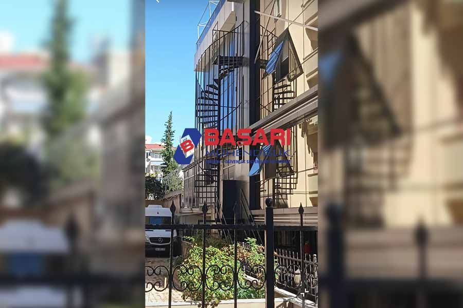 Kat Sayısına Göre Yangın Merdiveni Tipi Nasıl Belirlenir? - Başarı Yangın