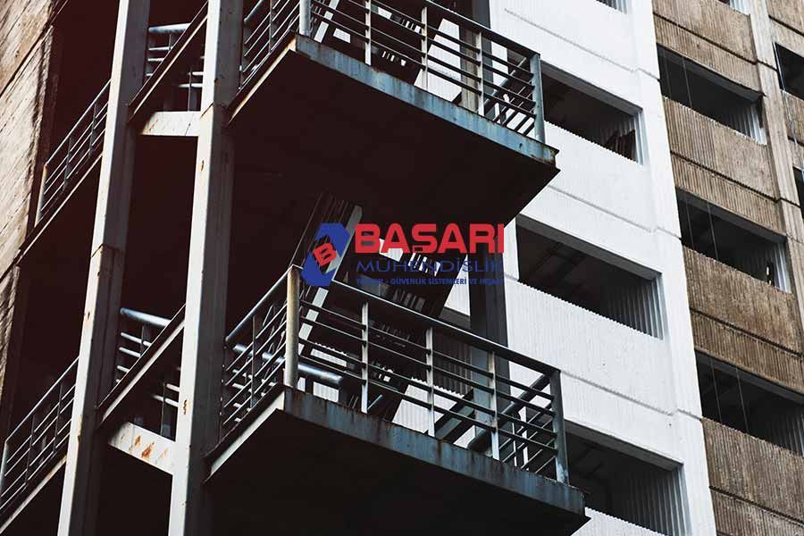 Yangın Merdivenlerinin Temel Amaçları Nelerdir? - Başarı Yangın