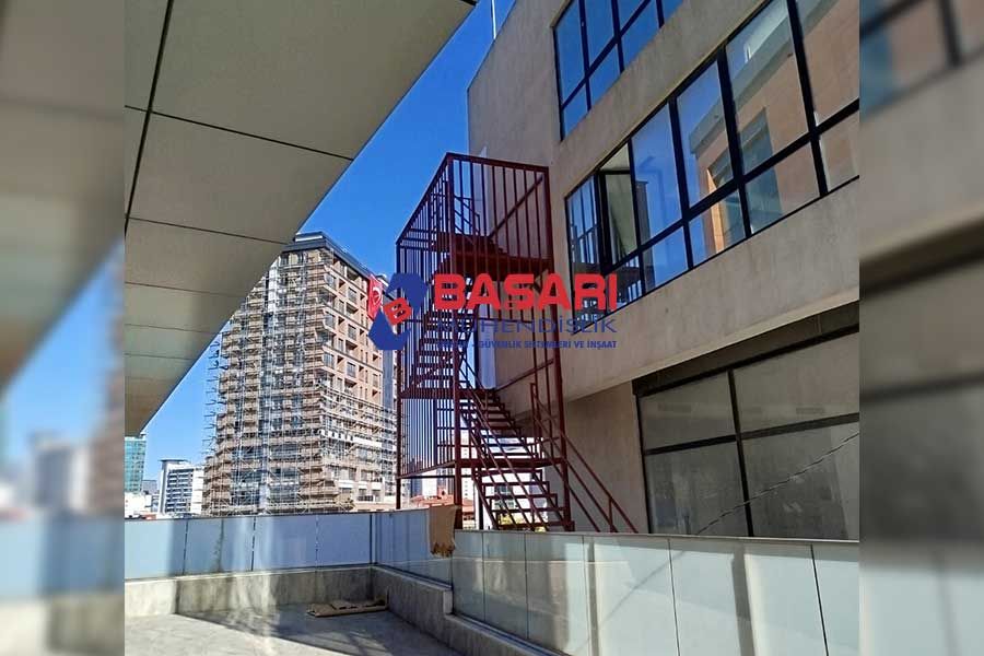 Yangın Merdiveni Olmayan Binalara Ne Olur? - Başarı Yangın