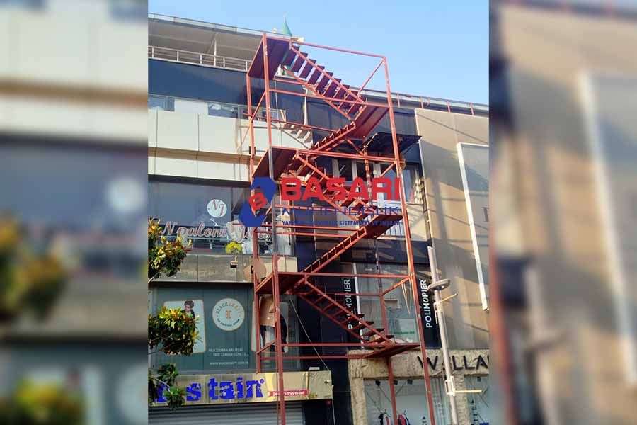 1 ve 2 Katlı Binalar İçin Yangın Merdiveni Gereksinimleri - Başarı Yangın