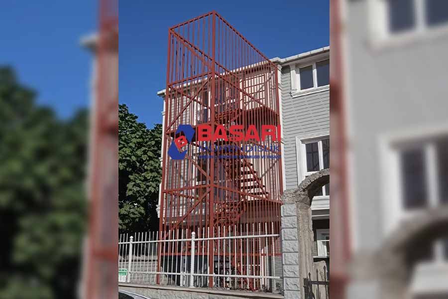 3 ve 4 Katlı Konutlarda Yangın Merdivenleri Ne Zaman Gereklidir? - Başarı Yangın