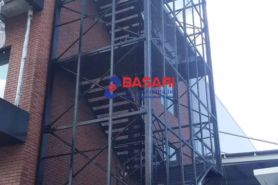 Yangın Merdivenleri Binanın İçinde mi Dışında mı Olmalı? - Başarı Yangın